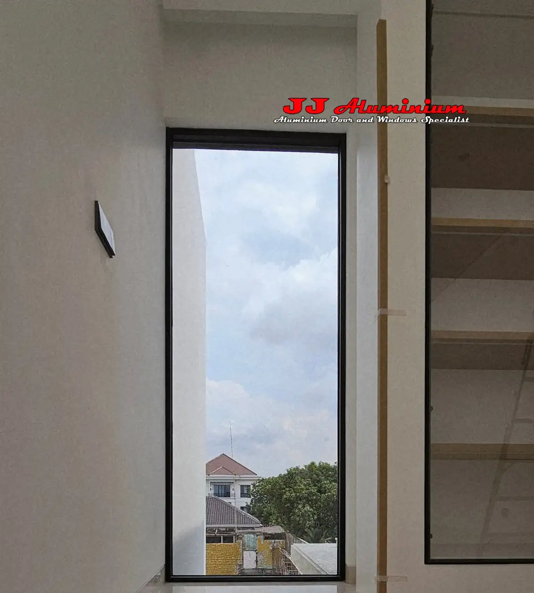 Revaz fixed aluminium window detail
